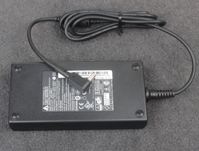 sac-laptop-acer-180w-700x529